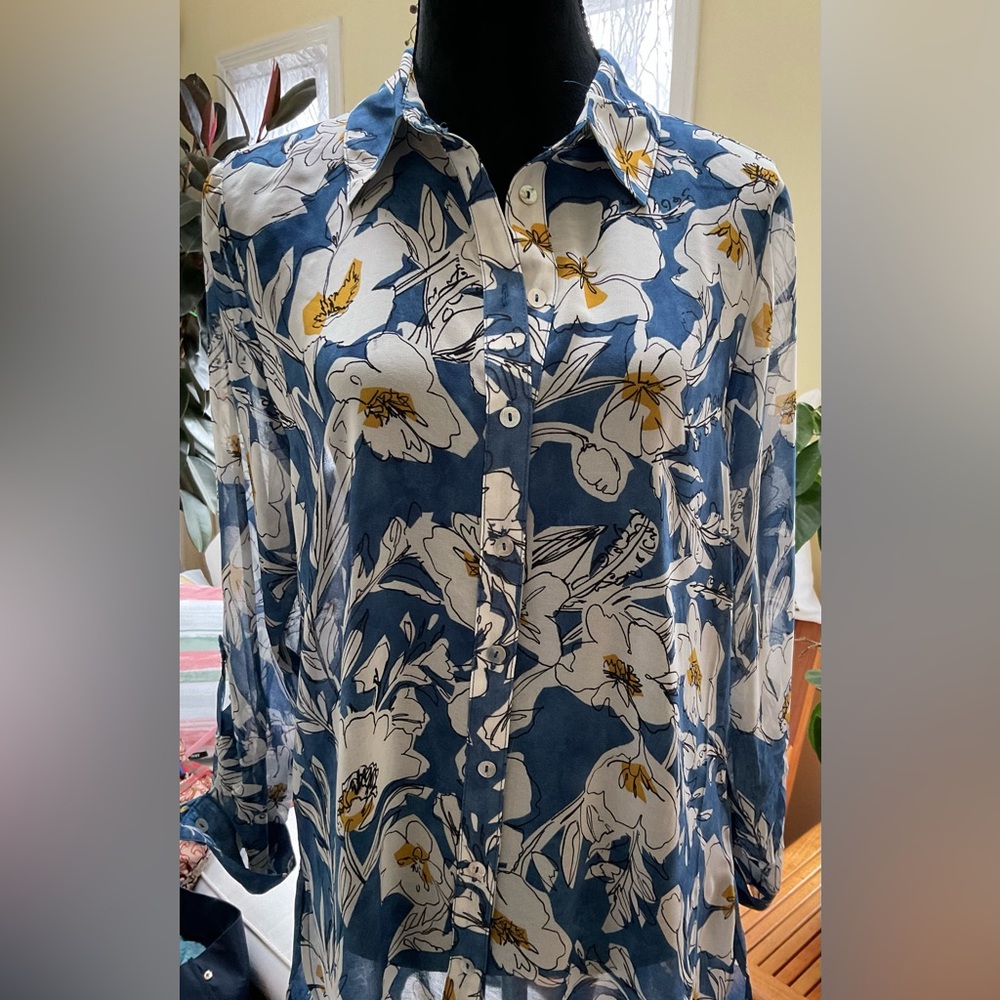 NWT Figueroa & Flower Button Down Top